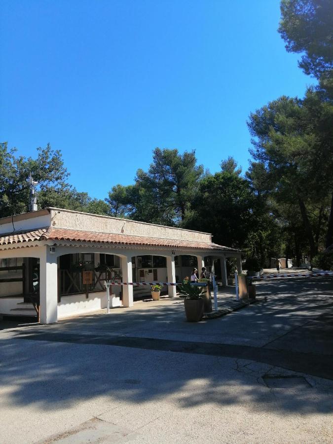 فندق Domaine De La Sainte Baume نا لي بين المظهر الخارجي الصورة