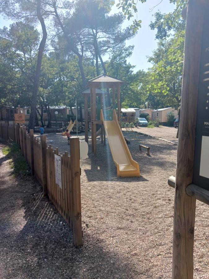 فندق Domaine De La Sainte Baume نا لي بين المظهر الخارجي الصورة